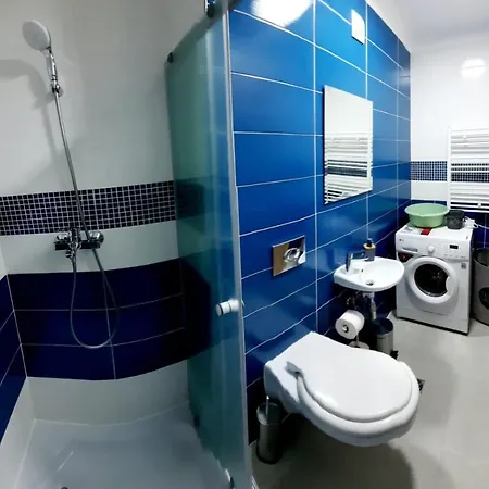 Апартаменти Apartment 3 Camere Брашов