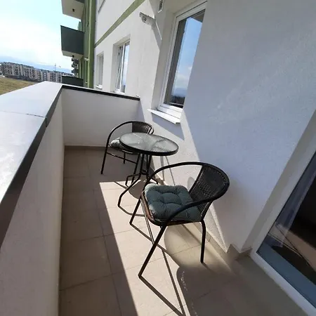 Апартаменти Apartment 3 Camere Брашов